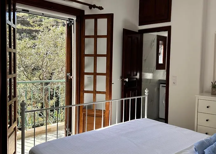 Grandpa Simos' Traditional Casa de Férias